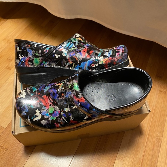 dansko floral clogs